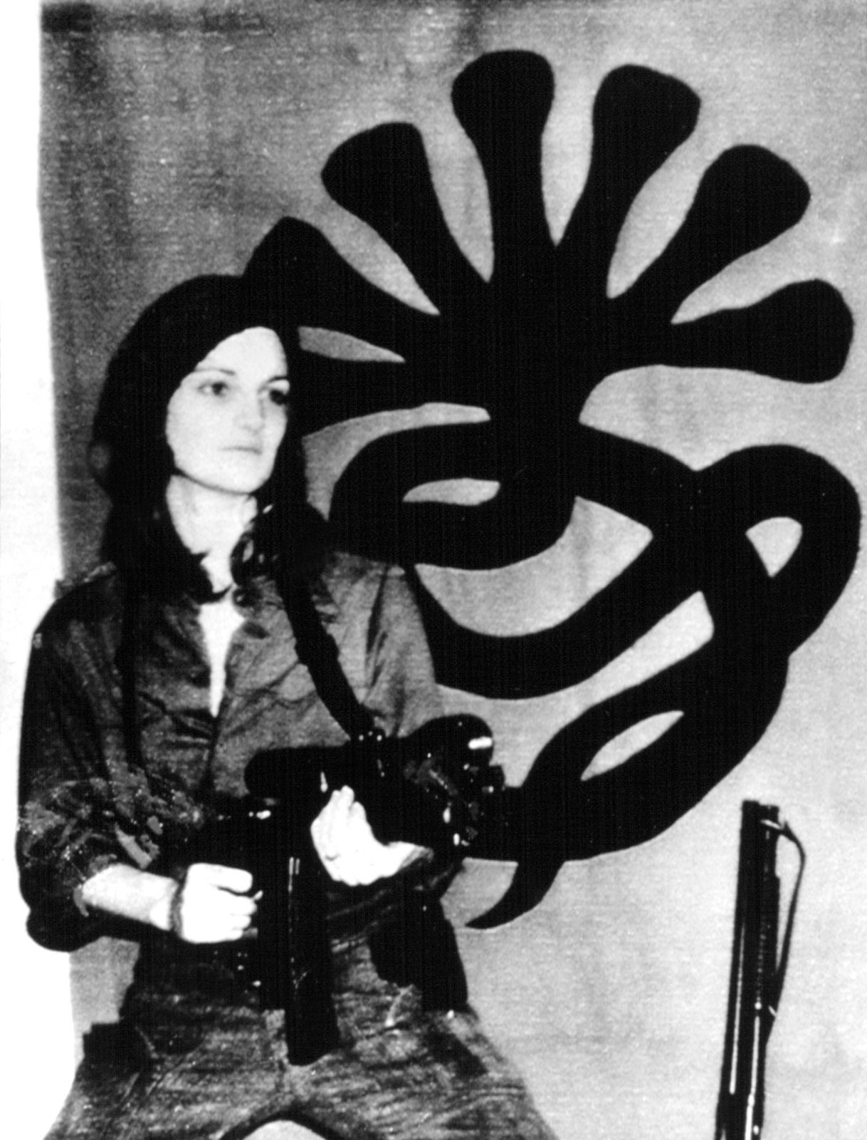 Patricia-Hearst-front-emblem-Symbionese-Liberation-Army.jpg