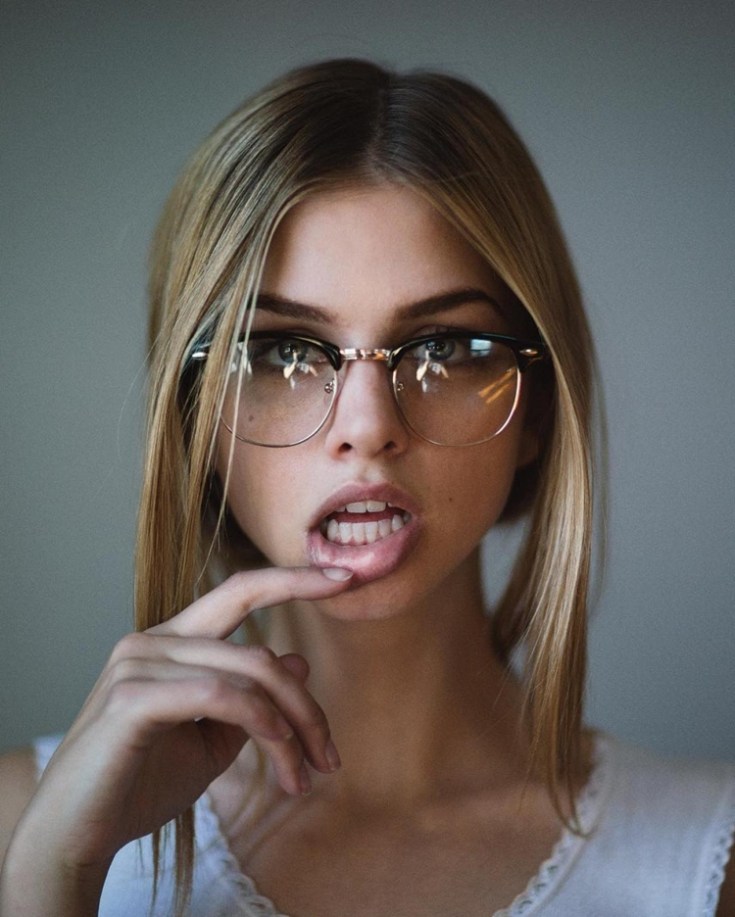 posted-on-badchix-girls-with-glasses-23.jpg